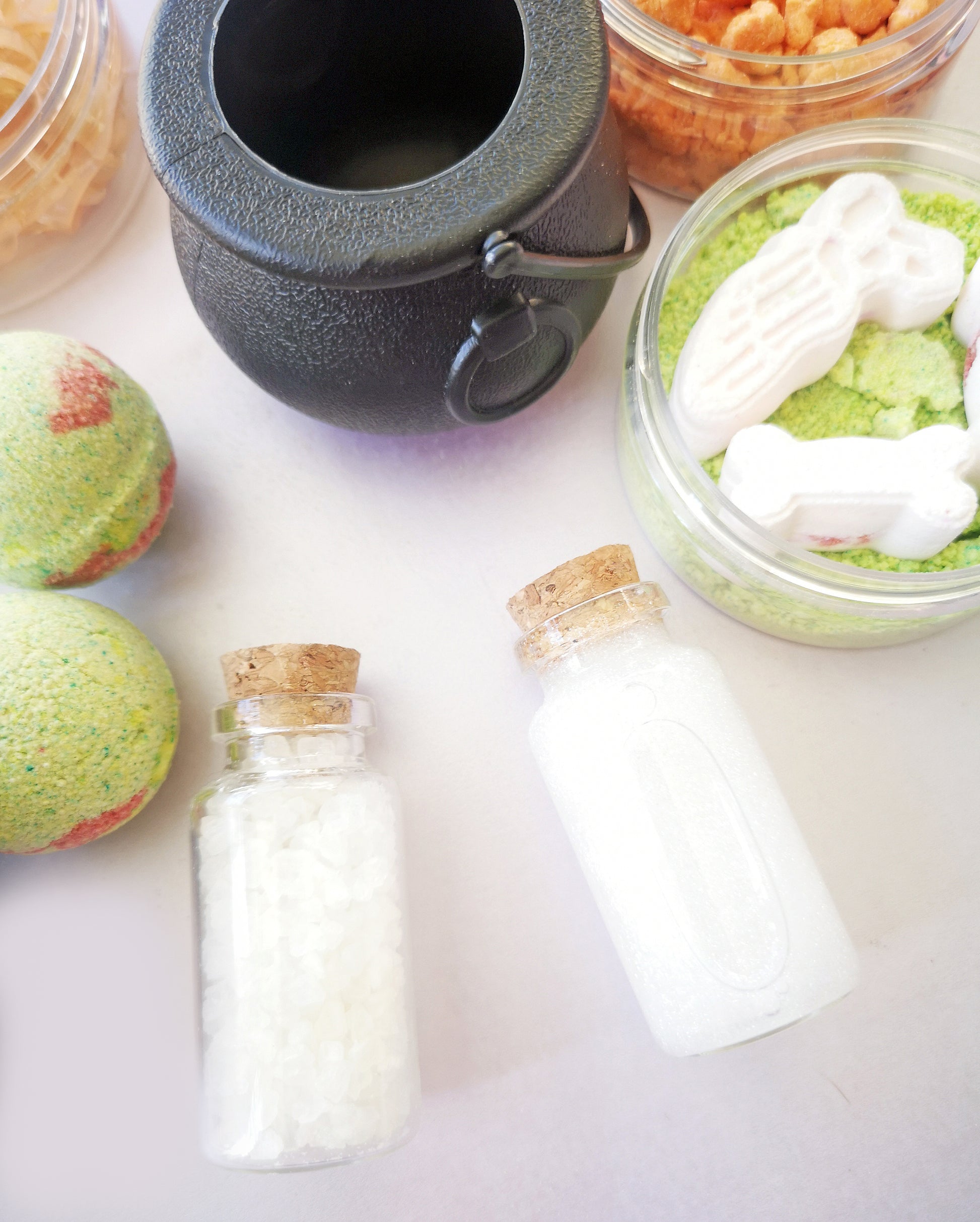 Halloween Bath Potion Kit | Witchcraft & Boneyard Cauldron Bath Set | Spooky Bath Fun