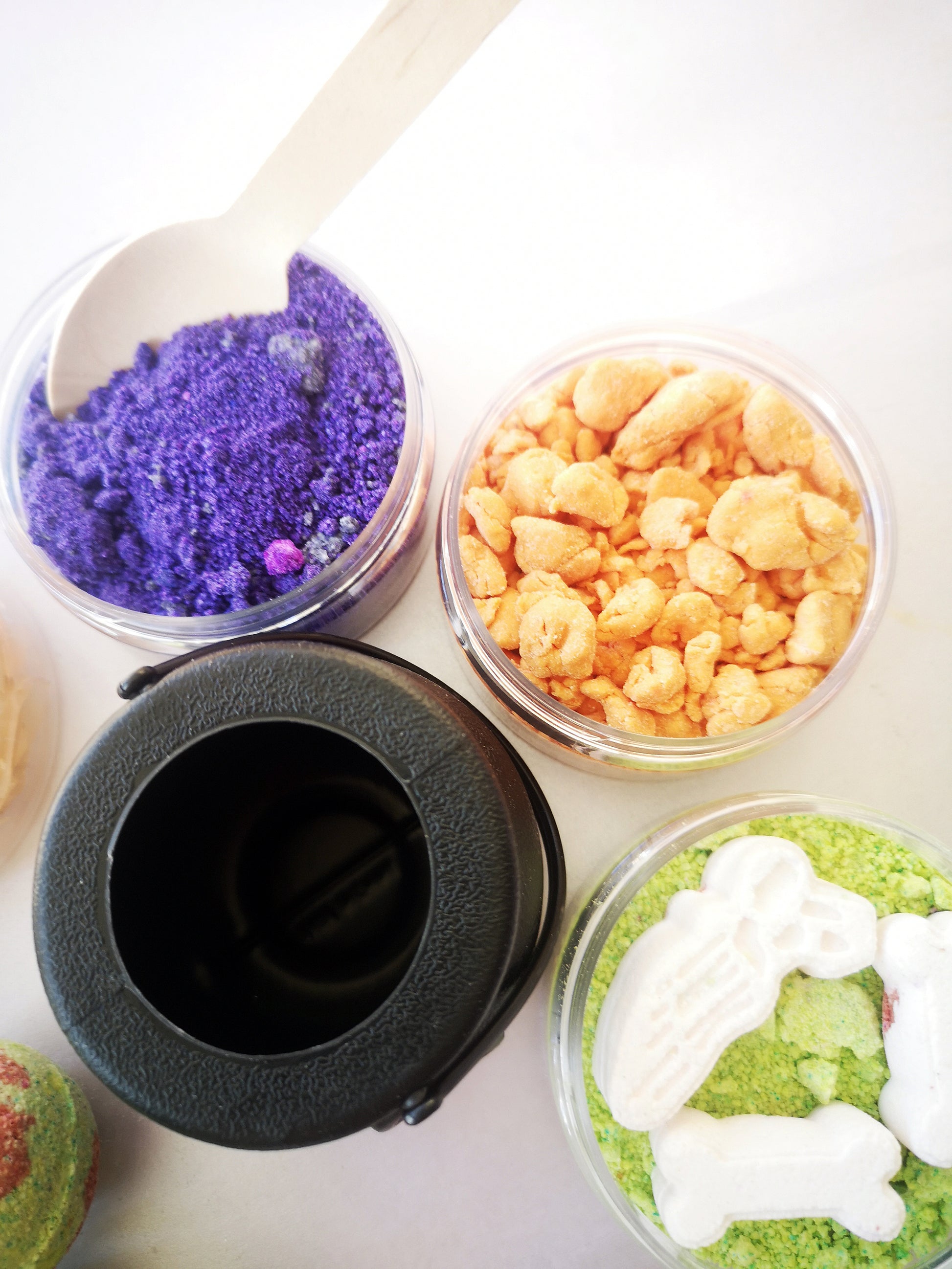 Halloween Bath Potion Kit | Witchcraft & Boneyard Cauldron Bath Set | Spooky Bath Fun